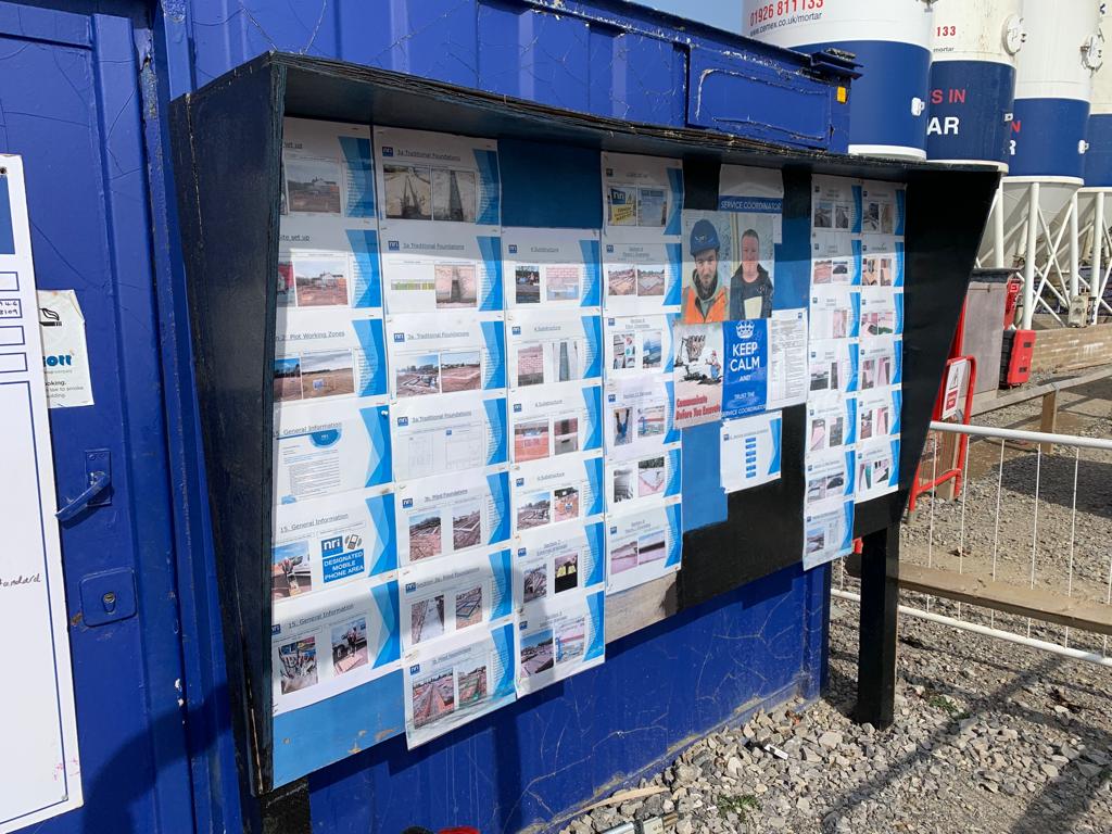 NRICivils's tweet photo. Redrow Homes, Leighton Buzzard - The NRI guys taking ‘Best Practice’ to another level.  They even have a designated Notice Board for all to see!  :)   #construction #NRI https://t.co/RatdWA4K6P