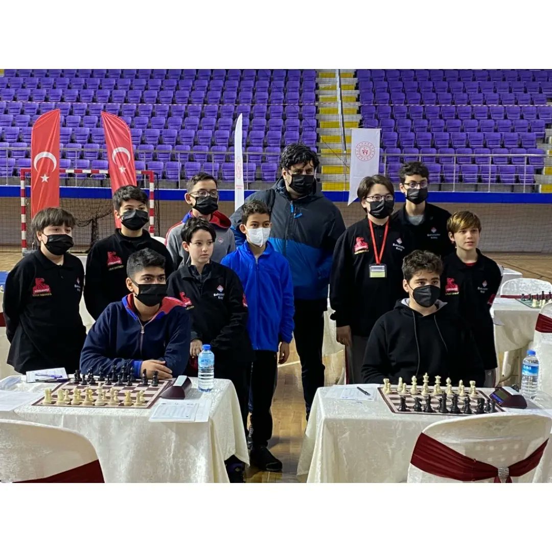 BK_Guzelbahce's tweet photo. Burdur'da düzenlenen Küçükler Satranç Grup Birinciliği yarışmalarında,okulumuz Küçükler Satranç Takımı grup olarak, 25-29 Nisan tarihleri arasında Sivas'ta yapılacak olan Türkiye Şampiyonası'na katılmaya hak kazandılar.Öğrencilerimizi tebrik ederiz 👏👏 https://t.co/z8CSx7vlwW