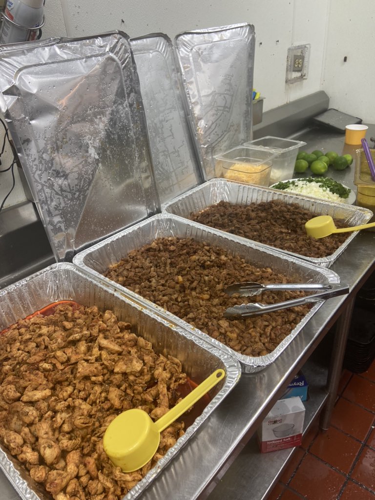 ShannaLBrewer's tweet photo. Taco Tuesday at The 43
#chilislove #43ForTheWin https://t.co/yOkFGJX1cA