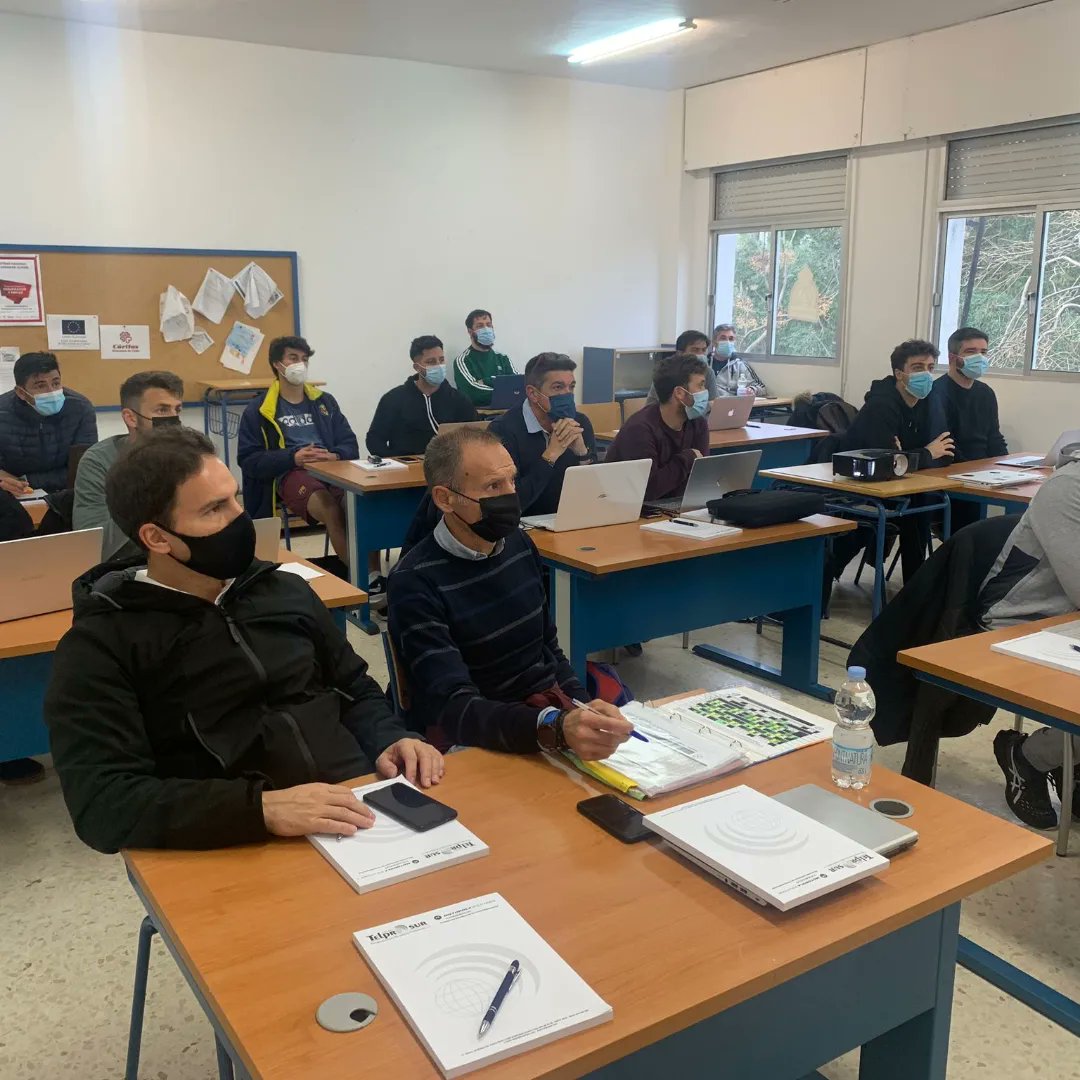 cedifa's tweet photo. ✅Curso Entrenador  PROFESIONAL  aula de Medina Sidonia.
📷Hugo Vaca ( @hugoalbertovaca ) Director de Cádiz ha presentado al profesor Abel García Núñez que impartirá la materia de Periodización.
⚽️Abiertas inscripciones para cursos intensivos ver en la web https://t.co/lscTKvJDGN