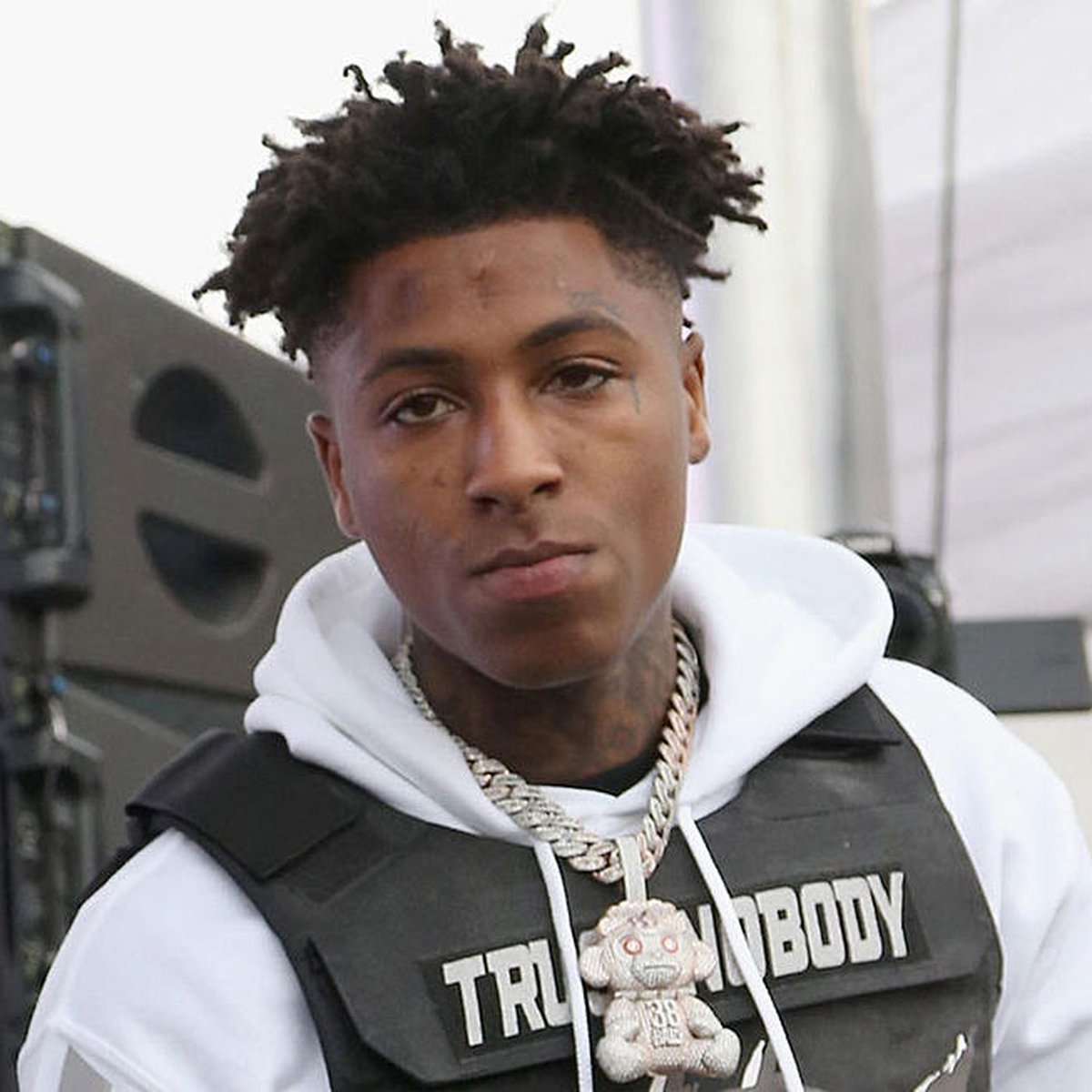 Raptucomm's tweet photo. JUST IN: NBA Youngboy Saves A Family Of 6 From a Burning House ‼️😳 https://t.co/6Ew2Gx0kv6