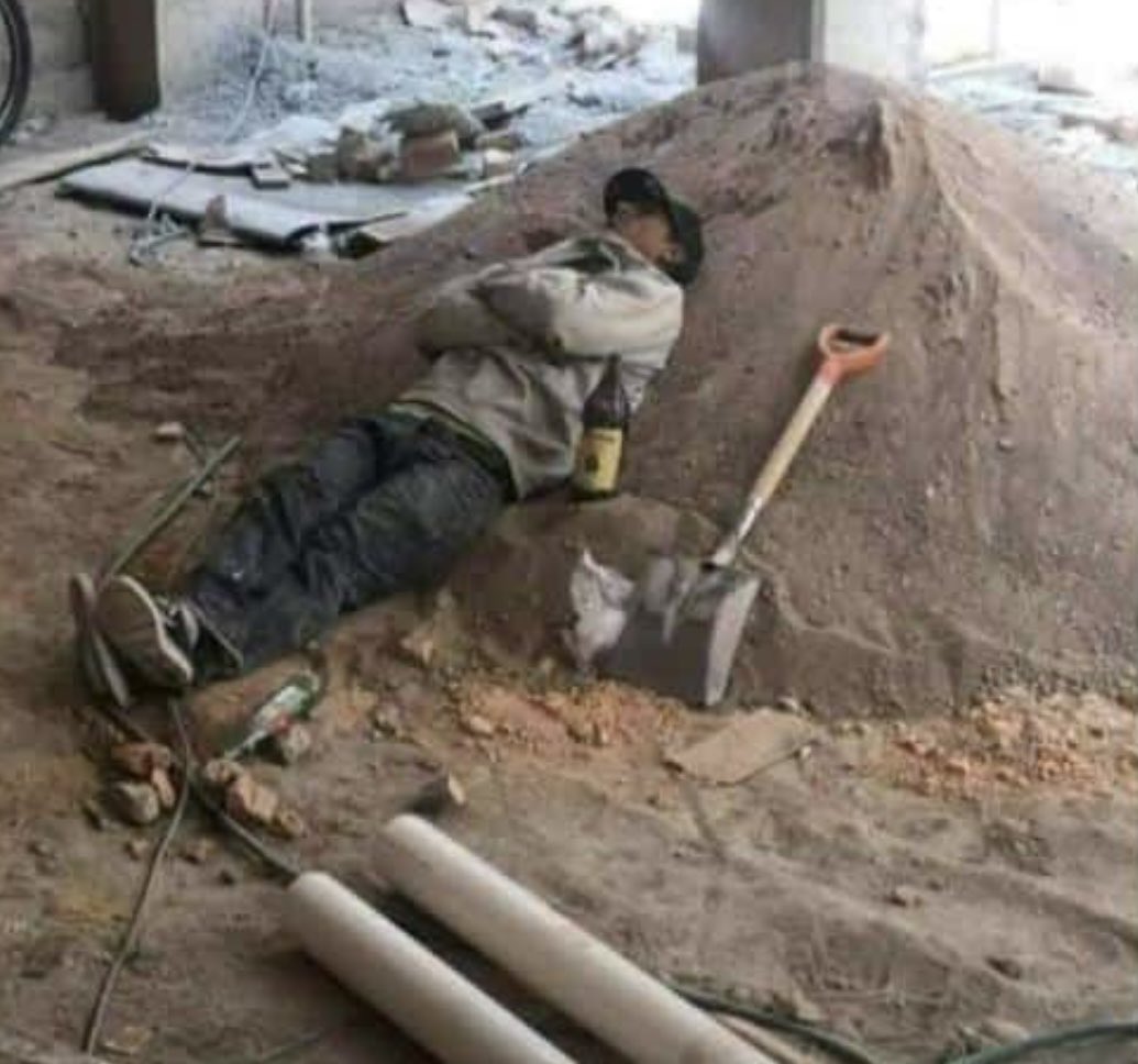 Mi mama: Pobrecito mi niño debe de estar pasando tremendo trabajo en la previa

Yo en la previa: