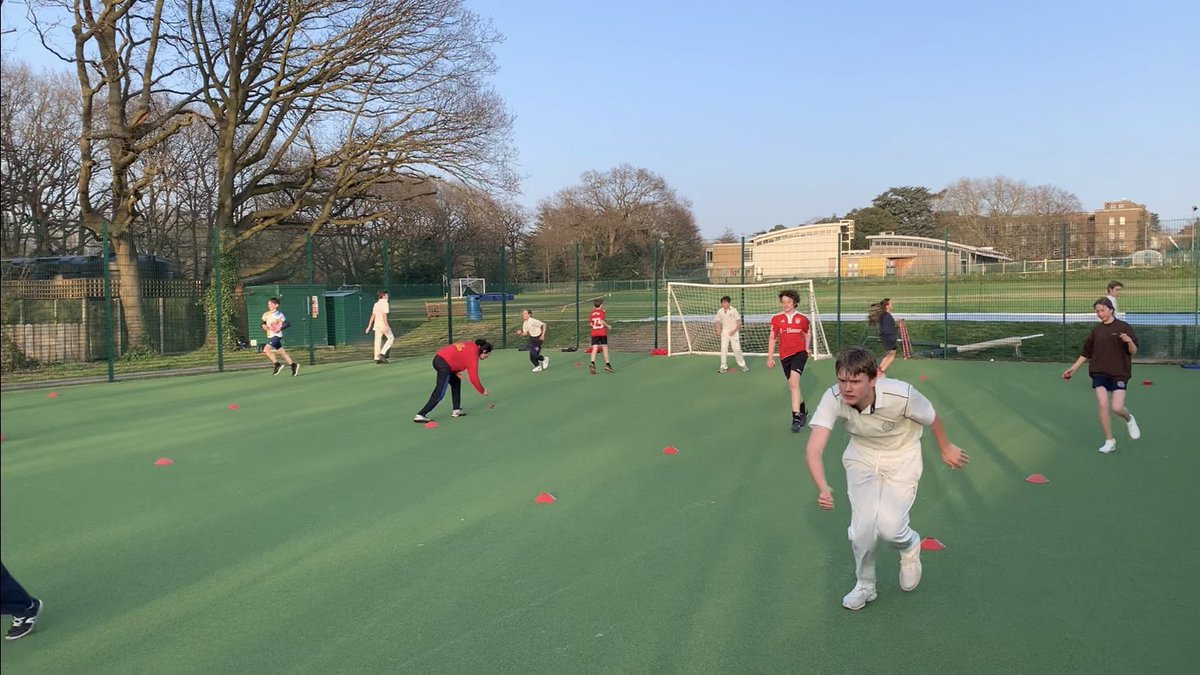 IbstockSport's tweet photo. ππ»ββοΈ Tuesday Sport Round Up π
U8-U11 London League βBβ Final
U8 βοΈπββοΈ DVocosAguirre
U9 βοΈπββοΈ RHeininger
U10 βοΈπββοΈ JTabis
U11 βοΈπββοΈ HFlowers
Final standings TBC
1st VII enjoyed their day @RPNS7
U13 Cricket Academy preparing for βοΈ
#IPSSport https://t.co/F7dW0kriuy