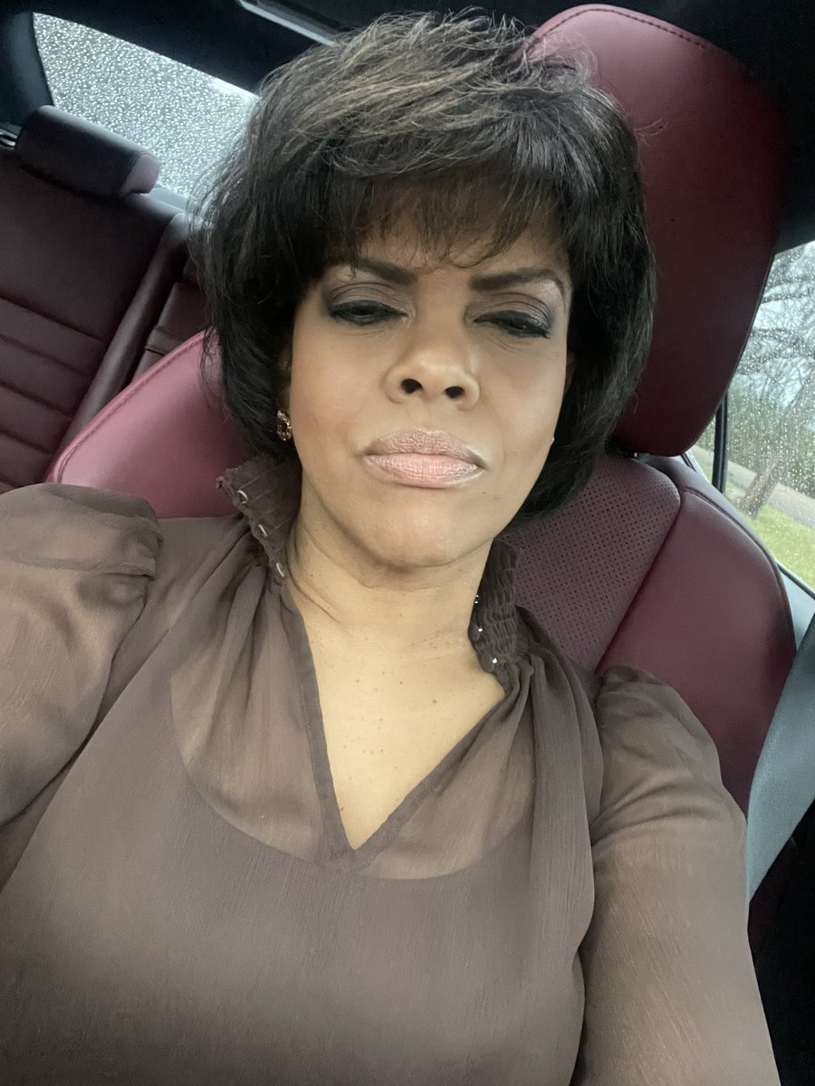 erinpickensWAPT's tweet photo. The end of a 12-hour shift be likeβ¦
Lipstick: gone π
Collar: popped π
Eyes: tired π
#StormyWeather β
#WatchingTheWeather βοΈ https://t.co/uYR9m8mUsC