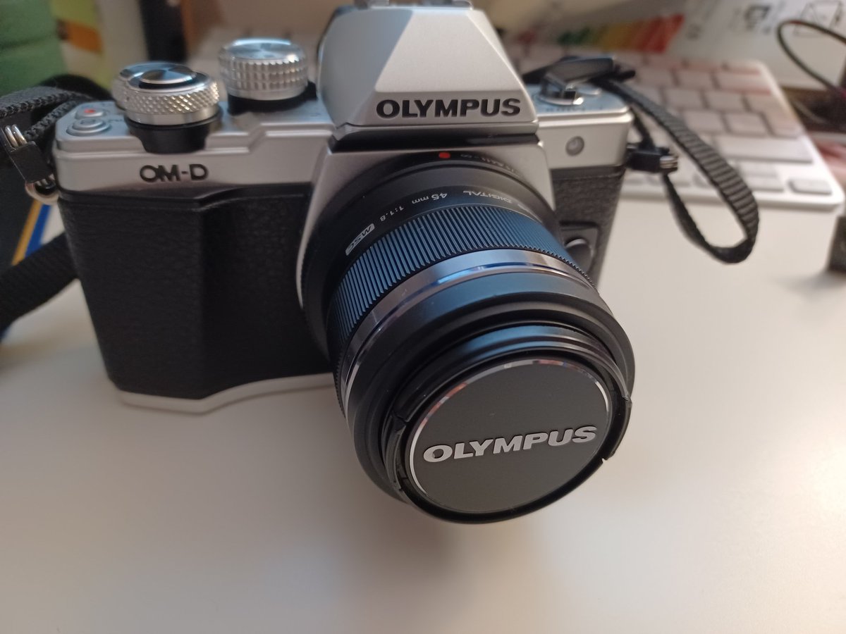 Poppybeadstory's tweet photo. Photographers
What zoom lens would you recommend my little friend? #BlackWomenPhotographers #UKBFTOG #OMSystem #BreakFreeWithOlympus https://t.co/Jk9YYC00kG