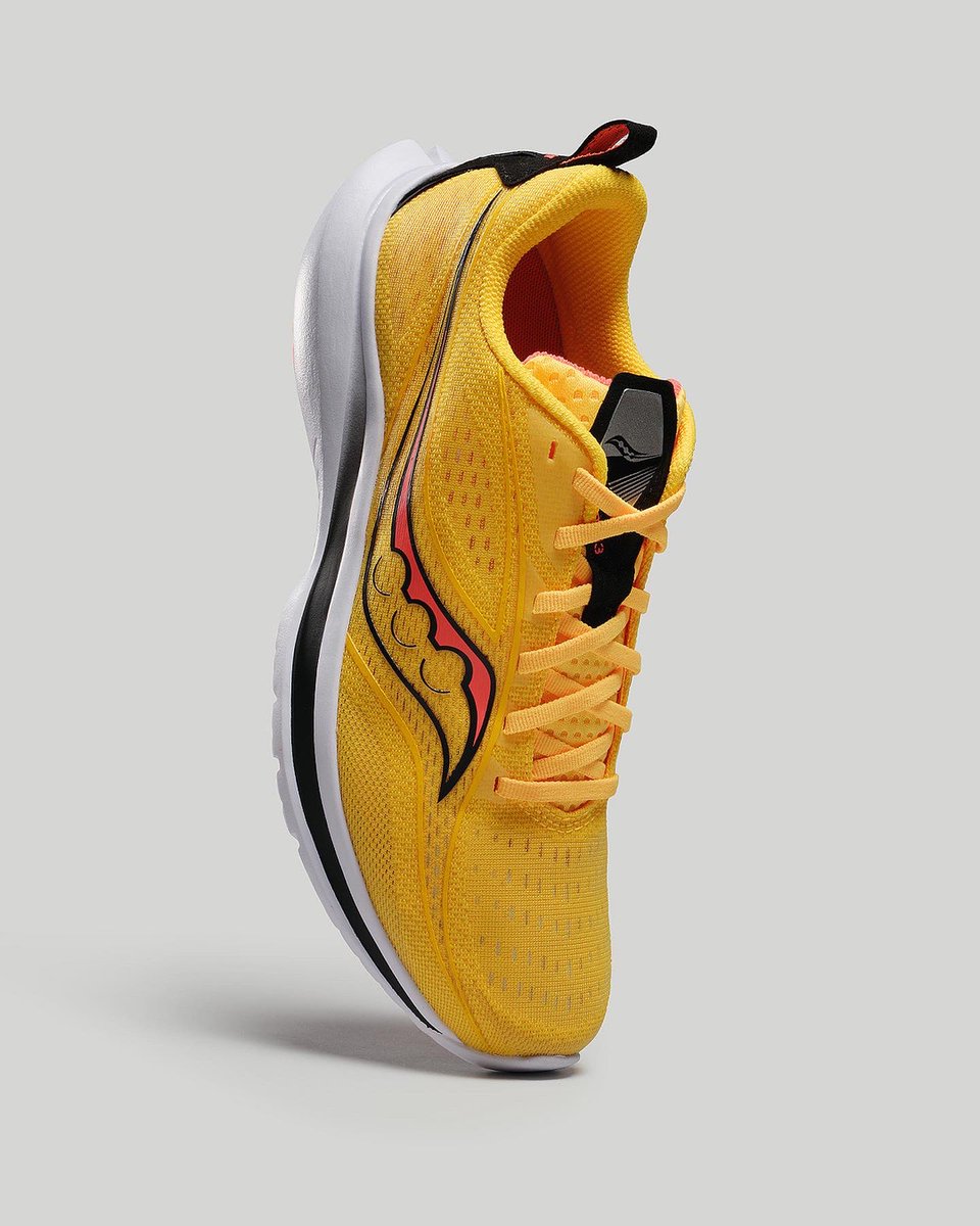 SauconySpain's tweet photo. Diseñada para aquellos que buscan velocidad

Más ligera que nunca, la #Kinvara13 es perfecta, rápida y ligera como una pluma. Siente nada más que la necesidad de ponerte a correr con ellas. https://t.co/NVgPqTlWT3