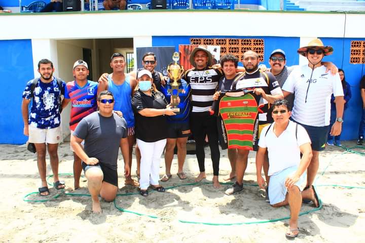 cuscatlanrugby's tweet photo. Campeones🏆🥇 #LigaDeVerano #RugbyPlaya @Torogoces https://t.co/7wSzHq8PwC