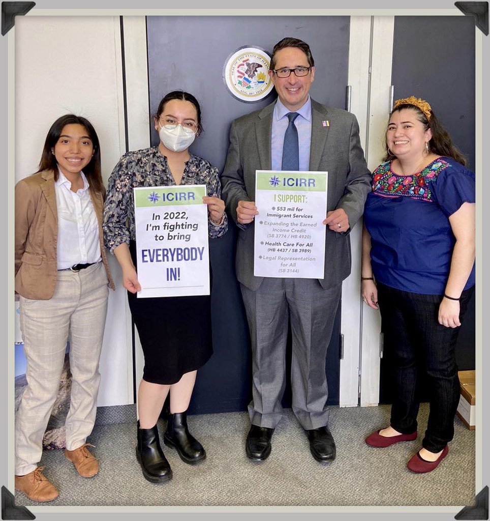 Sam4Rep's tweet image. I always love visiting with constituents in Springfield. Today, I had the pleasure of meeting with members of @MAMFRC_ Mano a Mano Family Resource Center to discuss issues facing the immigrant community in Lake County!  I really appreciate them coming to the Capitol!