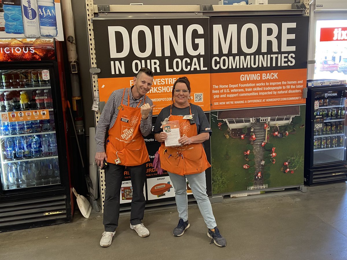 Thank you to Associate Kim Bartel’s, SCO cashier driving and identifying front end recoveries at #405. Utilizing HAM/MAC to get our product back👏 #D130strong #GETtingitdone <a href="/judes0401/">Judy Rogers</a> <a href="/OrangeLiving10/">Mark Harrison</a>