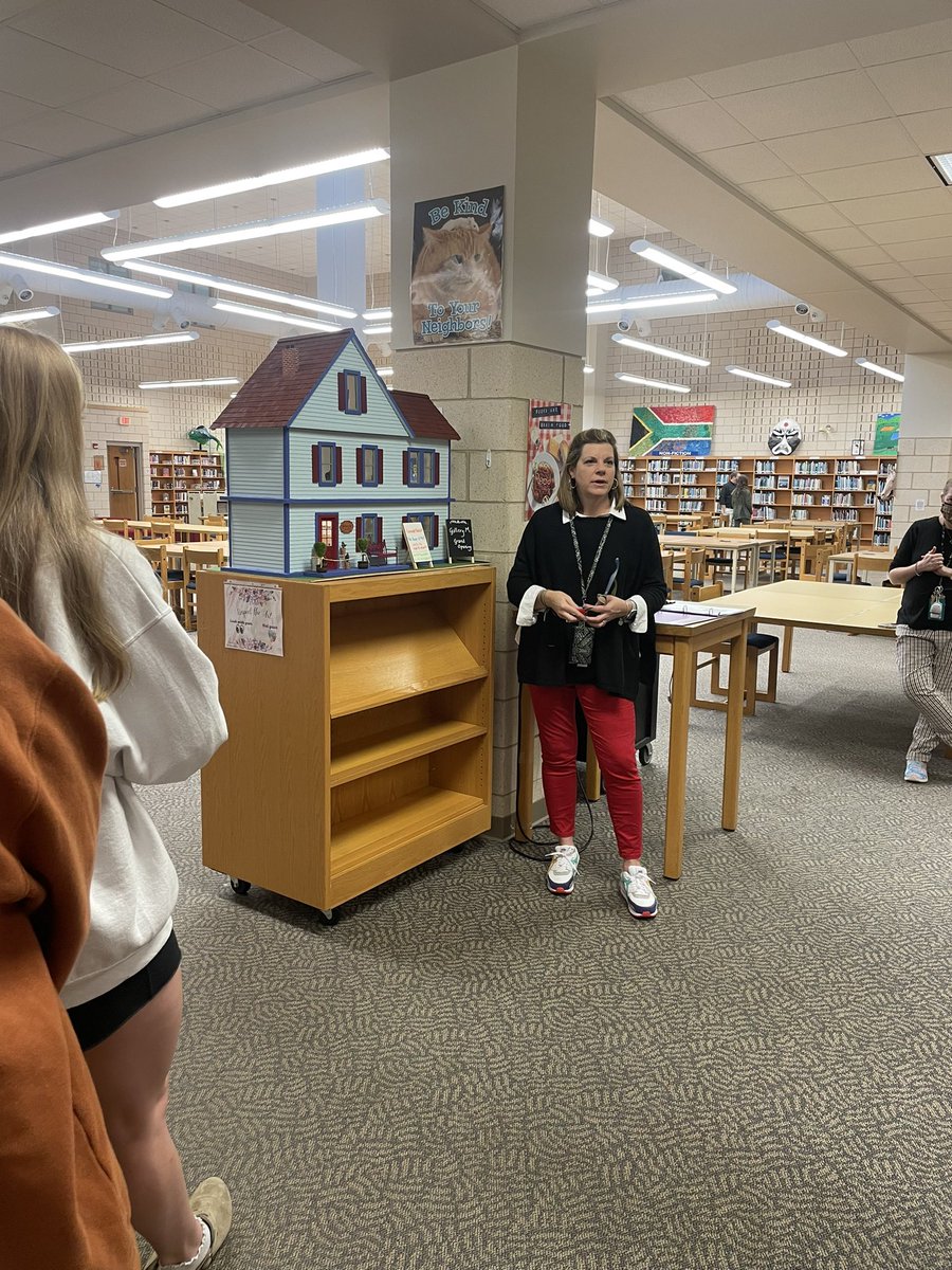 LMegronigle's tweet photo. I am so impressed with this project! The student’s work is amazing!!! Well done @apeay #proudap https://t.co/Hes1hNTSa4