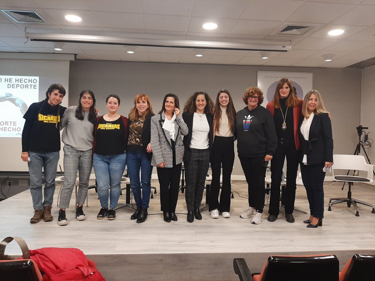 Gracias a <a href="/IgualdadZGZ/">Igualdad Zaragoza</a> por invitarme a la mesa debate sobre Mujer y deporte.Necesario conocer otras realidades dentro del deporte, y q interesante es siempre conocer a diferentes deportistas