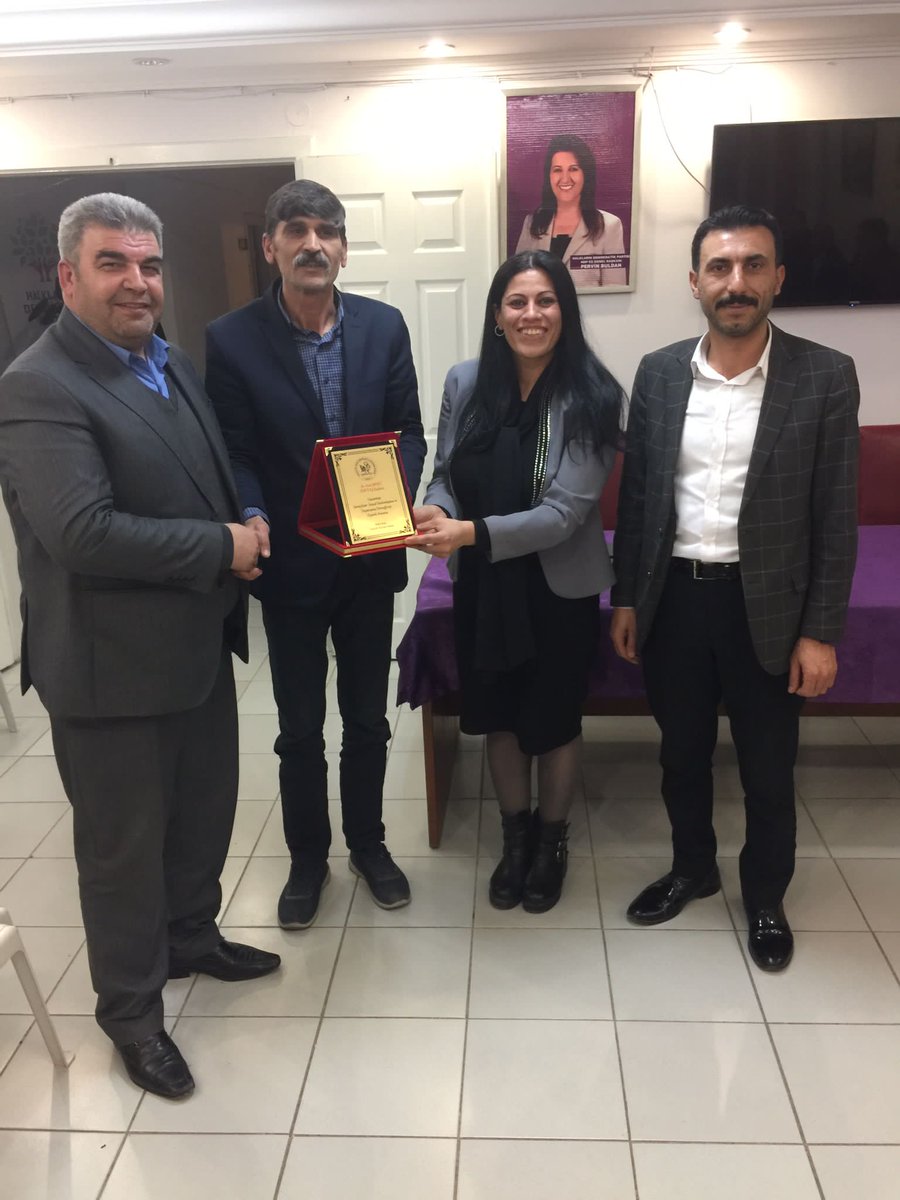 Gaziantephedep's tweet photo. Suruçlular derneği yönetimimizi ziyaret ettiler kendilerine çok teşekkür ediyoruz @surucder  @togrularya @KaraylanMehmet @GozekMikail @biniciavni @HDPantep @dilok_hdp https://t.co/F1GtbioHIJ