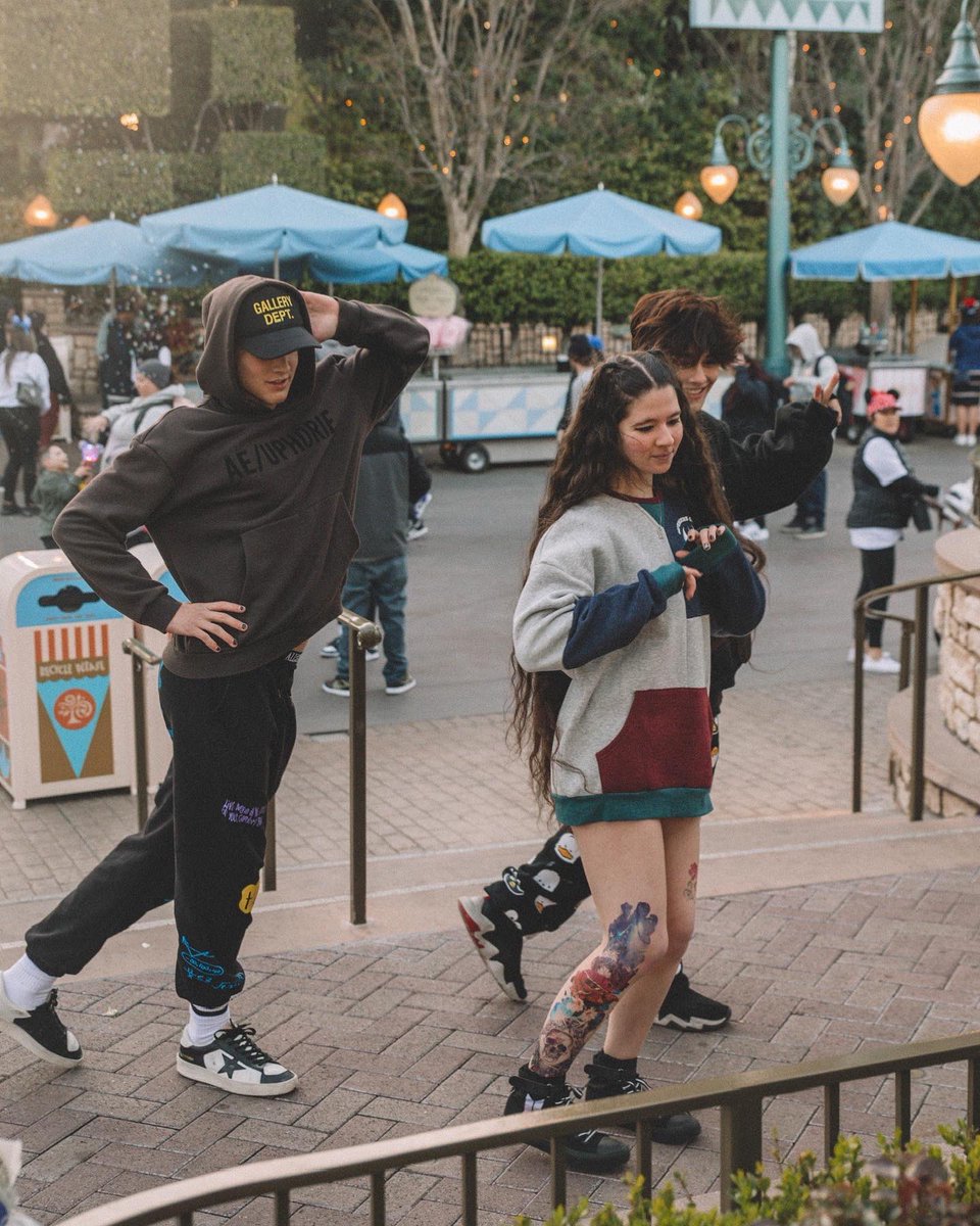 juicekrate's tweet photo. Sometimes, getting that perfect TikTok just takes a lil bit of work! 🕺💃 
@BryceAMcKenzie @olivermuhl https://t.co/bsPmXSPUhC