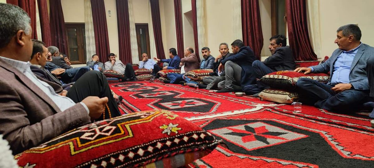 mahmutozyavuz's tweet photo. Bizler millete sevdalıyız #Harran ilçemizde #MilletinOdasında vatandaşlarımızla bir araya gelerek talep ve önerilerini dinlemeye devam ediyoruz.

Bizim için yerin ve zamanın önemi yok.
Çünkü biz gücümüzü millettimizden alıyoruz...

#BenimSevdamHarrandır
#HarranEhlineEmanet https://t.co/Zl3fCsgNaH