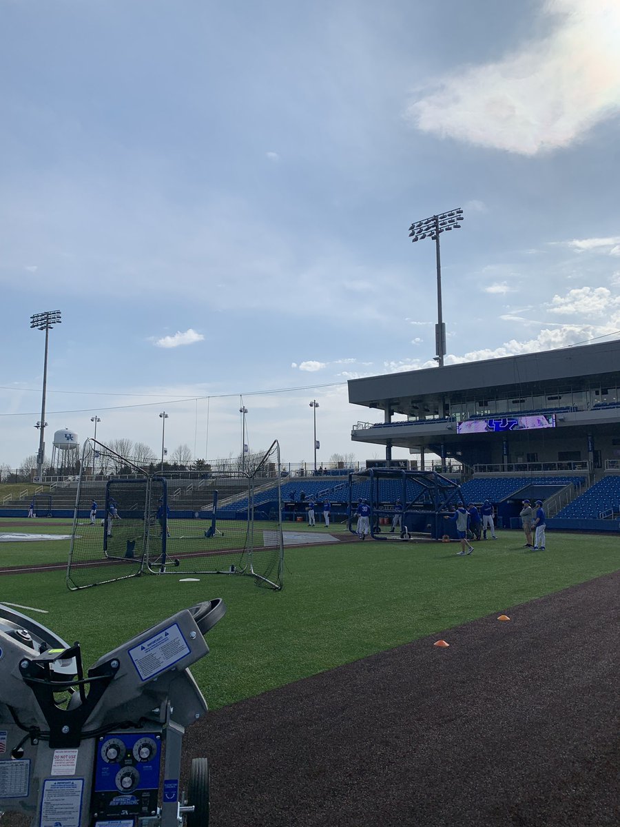 UKbaseball_MGRs's tweet photo. It’s a beautiful day for some baseball. Come out to KPP at 6:30 for our game against Morehead State #bpbombs #OMAHA22 @UKBaseball https://t.co/Yj1XYdEVMR
