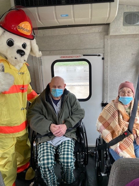 CoveredBridgeHC's tweet photo. Thank you, Seymour Fire Department for introducing Covered Bridge residents to Sparky on our recent "Mystery Cruise!" 
#TrilogyLiving https://t.co/teCSYuiO8X