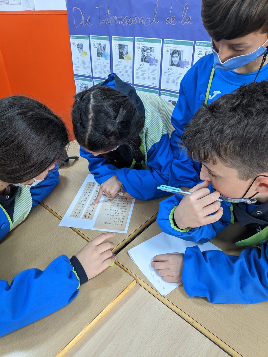 angelsmdc's tweet photo. Marxem de convivències 2 dies i avui hem rebut un missatge molt misteriós! Ens toca desxifrar-lo. Què ens dirà? 5è #escolamdcprat #aula2 https://t.co/4NtPm7CBbI