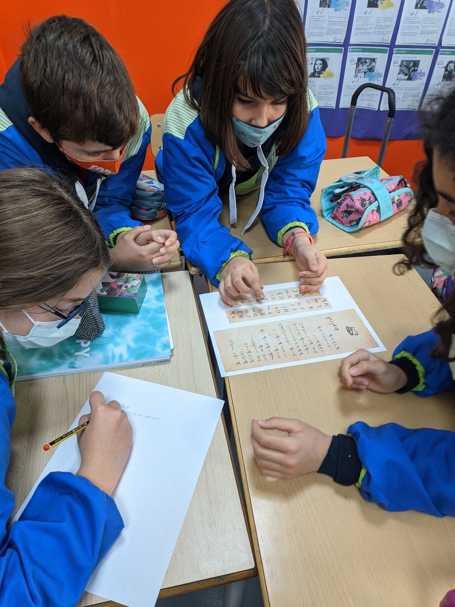 angelsmdc's tweet photo. Marxem de convivències 2 dies i avui hem rebut un missatge molt misteriós! Ens toca desxifrar-lo. Què ens dirà? 5è #escolamdcprat #aula2 https://t.co/4NtPm7CBbI