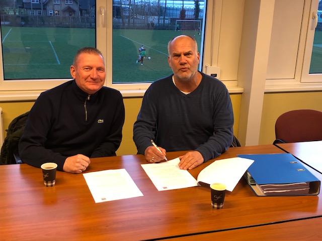 Marco van Eekeren de nieuwe hoofdtrainer bij sportclub Groessen.
Als zeer succesvolle trainer van onze JO19-1 en zondag 2 gaat Marco het nieuwe seizoen aan de slag als trainer van het eerste bij onze vereniging.