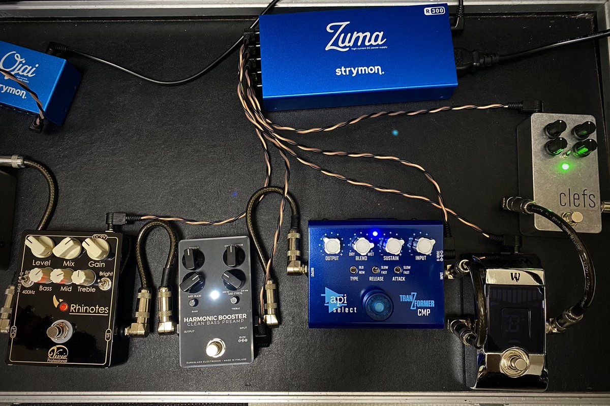 ZePeLi_NYF_bass's tweet photo. 簡易セット
#strymon #api #darkglasselectronics #vivie #albedo #hodos https://t.co/2oHzPye6UP