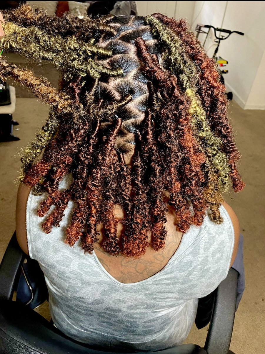 circus_solay's tweet image. I’m really cold with it 🥶 but this color combination is perfect for the warm weather.😏🔥💛🧡🤎 #BookTheLook