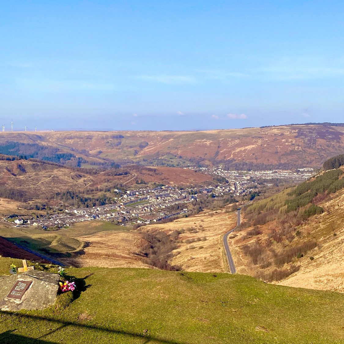 After yesterdays commute involved a 2 hour delay home after the M4 closed, todays journey home was so much more welcomed! Views like this almost make commuting again worth it! 😍 #RhonddaValley #Spring