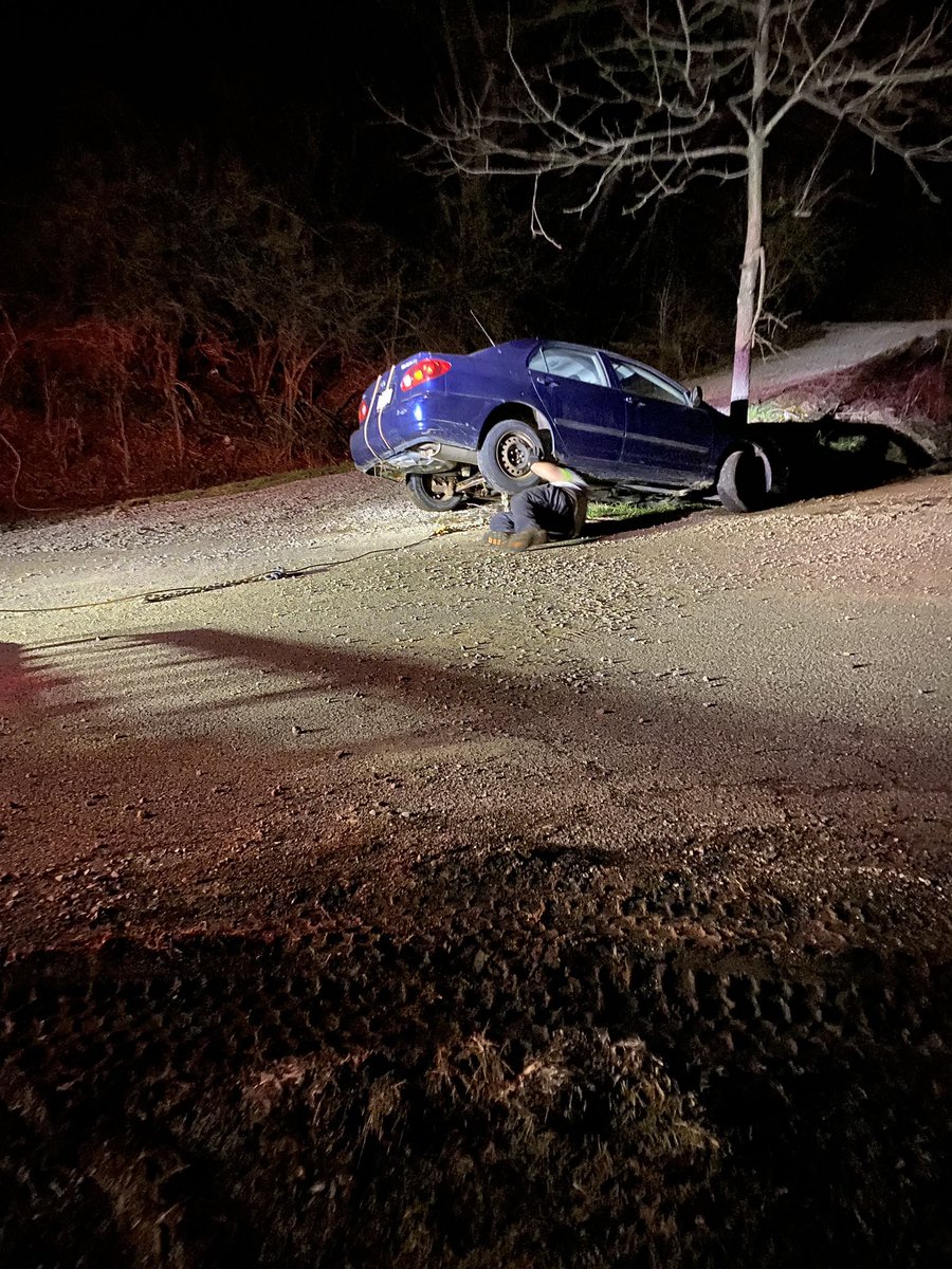 rainerfrueh's tweet photo. WHY CAN NO ONE BACK OUT OF MY DRIVEWAY https://t.co/iRNIsLQsQT