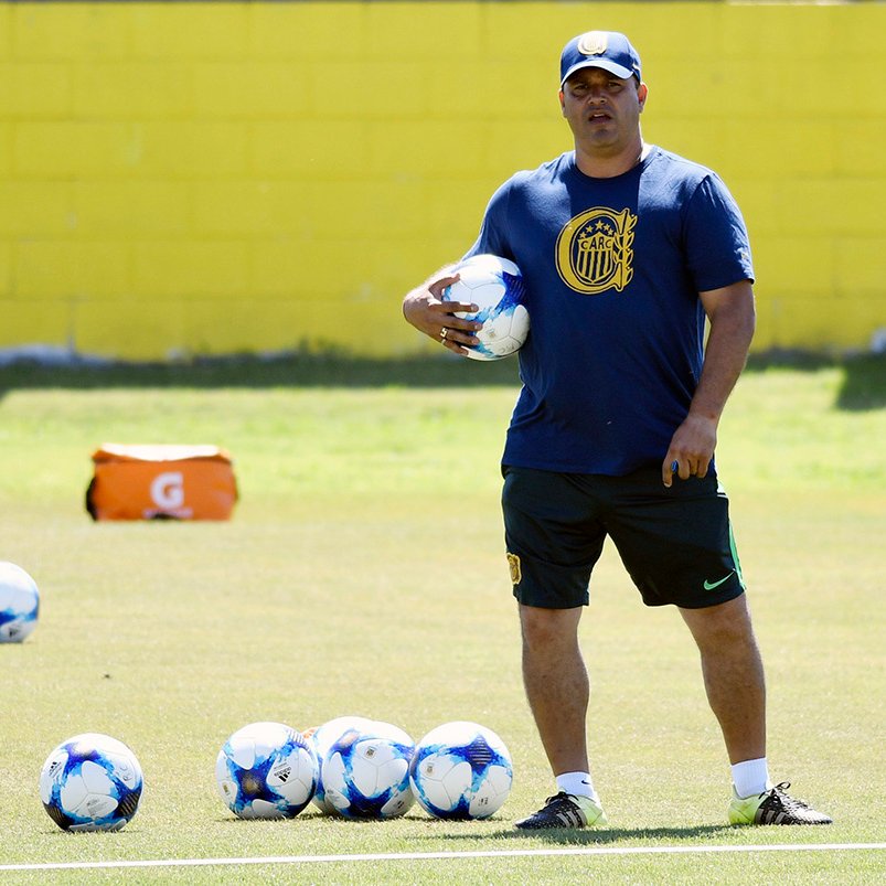 InfoCanaya's tweet image. Dos ex DT de Rosario Central están dispuestos a volver a dar indicaciones desde el banco de suplentes y la dirigencia evalúa tomar una decisión a la brevedad

A vos Canaya, ¿quién te gusta más?

Leo Fernández 🔄
Pablo Vitamina Sánchez ♥️
Otro 💬