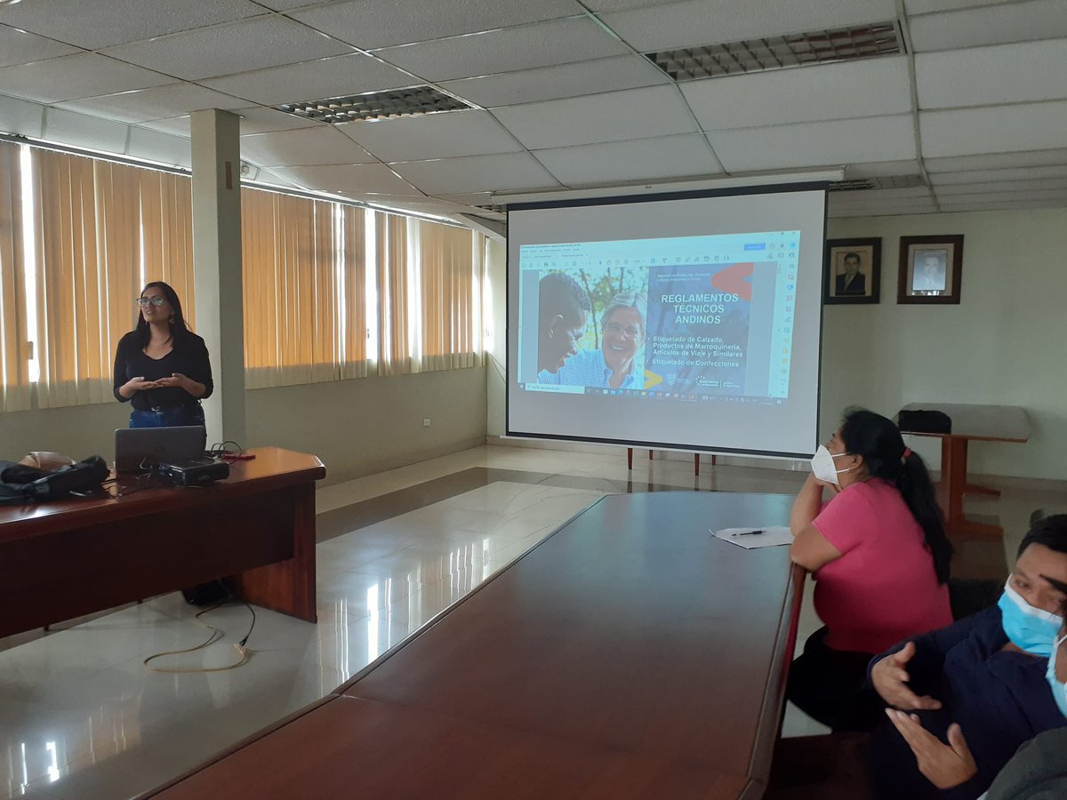 CCPIbarra's tweet photo. En las instalaciones de nuestra @CCPIbarra   se desarrolla la capacitación del Reglamento Técnico Andino para Exportaciones por parte del @Produccion_Ecu 
#somostualiado 
#afiliarte https://t.co/mnoeWHKQd0