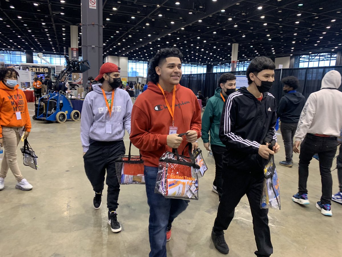 Kelly Seniors at the Skilled Trades Career Fair today!
Learning about all the many postsecondary FREE opportunities available to them. #skiledtradescareerfair #womenintrades