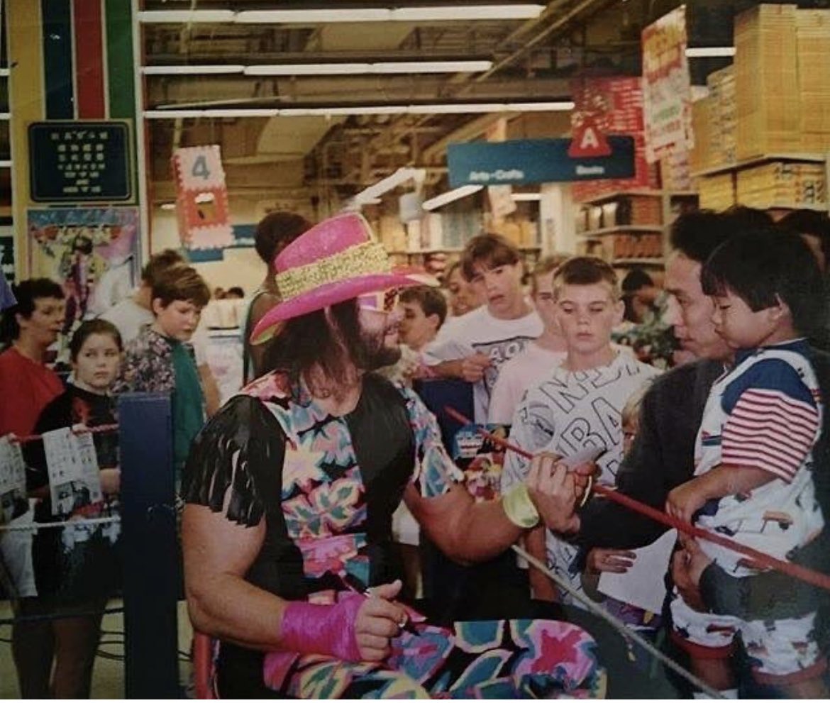 📸 The Macho Man Randy Savage signing autographs at Toys R Us!!! (Early 90s)