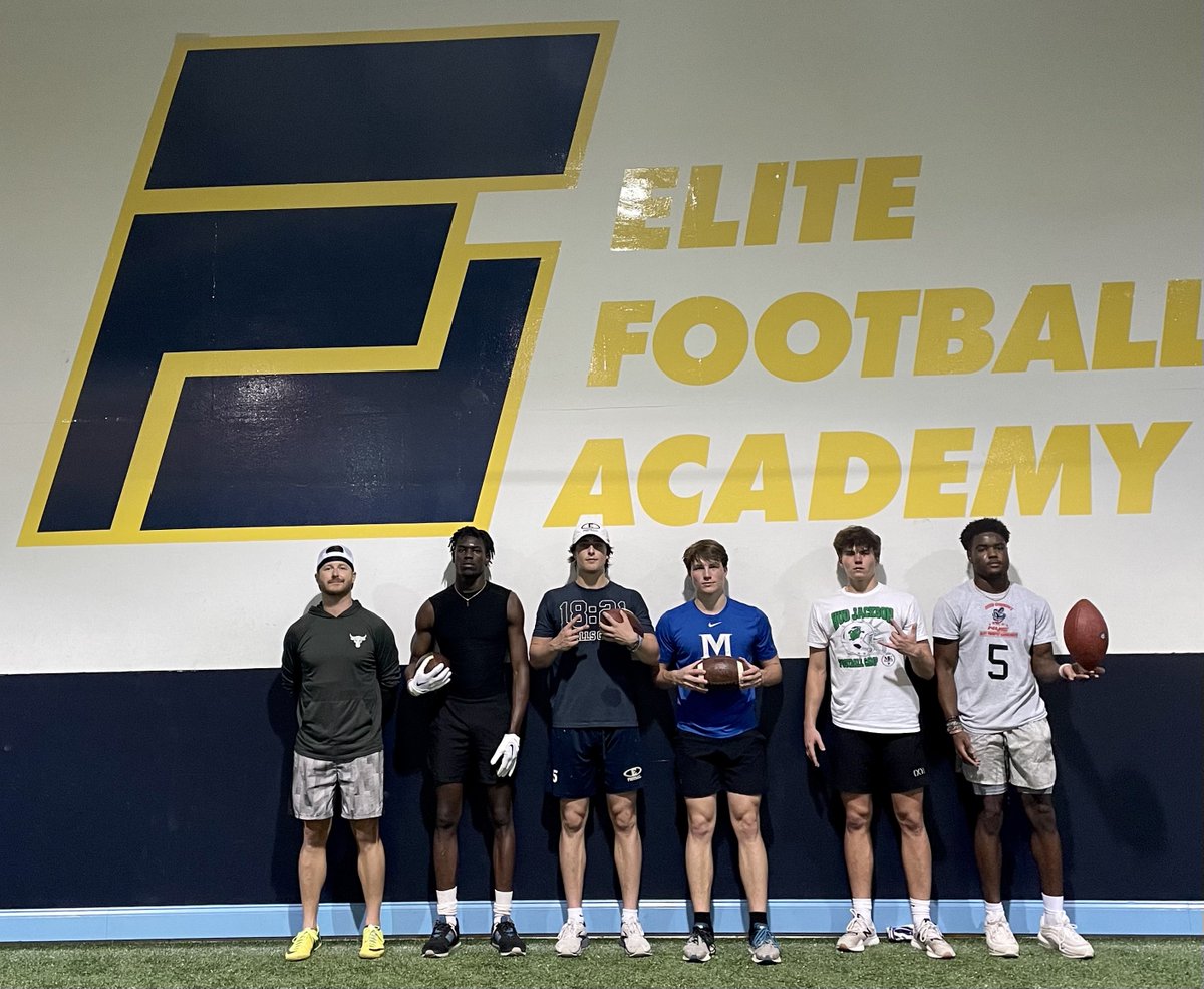 A little mid-week training never hurt anyone! Late night grind

#DevelopmentOverHype 

<a href="/QBimpact/">QB Impact</a> <a href="/EliteTrainingBR/">Elite Training Academy BR</a> 
<a href="/StraderBowlin/">Strader Bowlin</a> <a href="/DrydenDuggins5/">DrydenDuggins✝️</a> <a href="/Generals_Fball/">GeneralsFootball</a> <a href="/jacobdupree19/">Jacob Dupree</a> <a href="/2024Braeden/">Braeden George</a> <a href="/tgolmond81/">Troy Golmond ✞</a> <a href="/Coach_Phelps11/">Salisbury School Football</a>