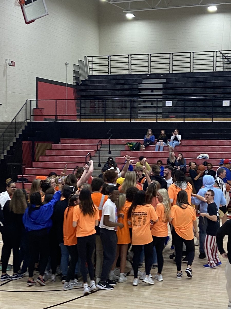 kjbarker's tweet photo. KATS have another championship to celebrate!  Way to go KATS!  Barstool Victory!!!! ❤️💙🐾 #wildkatnation #legacymatters #GUK https://t.co/PHwQzpIbam
