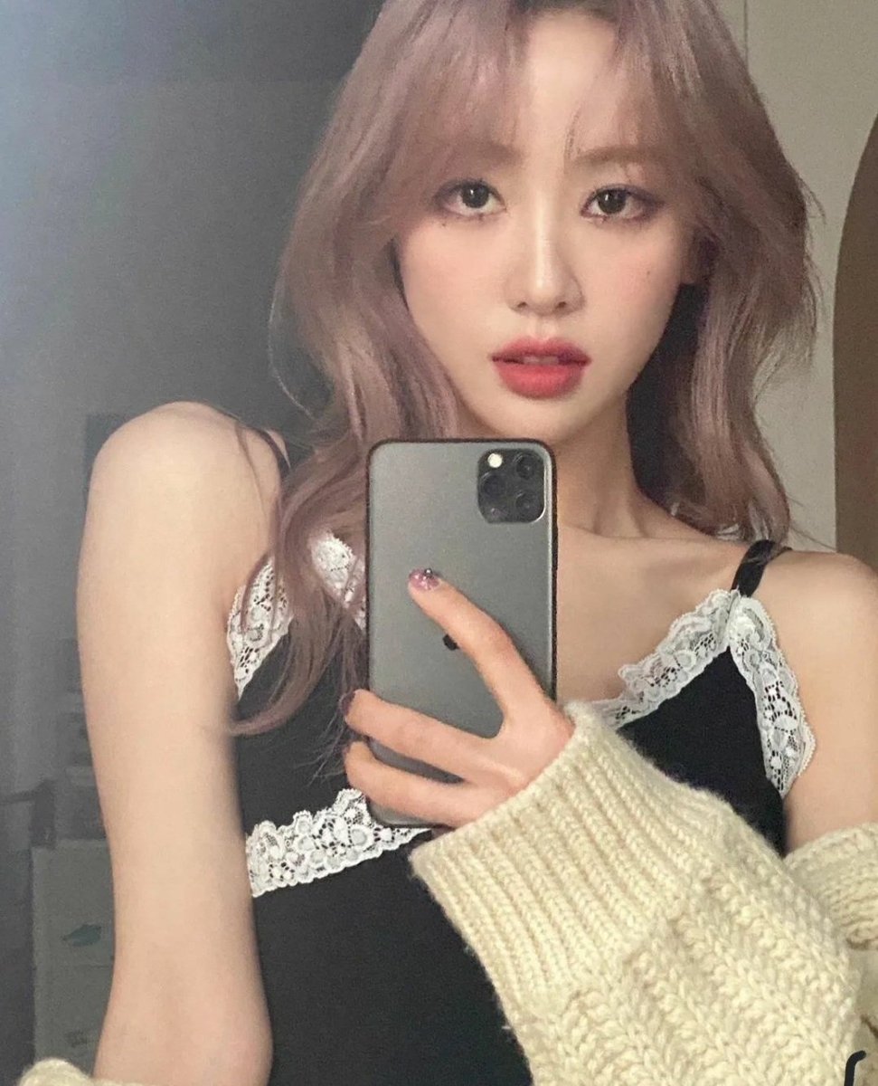 krysgogh's tweet photo. @minweeknd @loonatheworld mt olha a mamacita https://t.co/DFrLpLr2zj