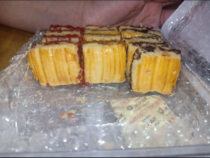 bydayan_'s tweet photo. cantik kan tartbar ni kan 👀

dalamnya ada flavour lagi tau, orang panggil ni ✨tart premium✨ gitu! https://t.co/m2RYo9LW5T