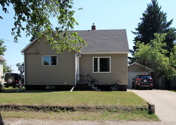 matrix.skmls.ca/matrix/shared/…
Don't miss out on this gem!  Priced to sell.  So many great things in this home, you must see it to believe it! MESSAGE ME OR CALL MY CELL AT 306-621-8890
ROYAL LEPAGE PREMIER REALTY!