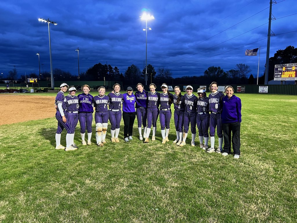 EustaceSoftball's tweet photo. 🚨WALK OFF WIN!🚨

Lady Bulldogs get the walk off win 5-4 vs Scurry-Rosser in extras! (8 innings) Way to play as a family! @EustaceISD @EustaceHS @BulldogEustace @TXPrepSoftball #BNBD #CSWS https://t.co/8yXChrlipz