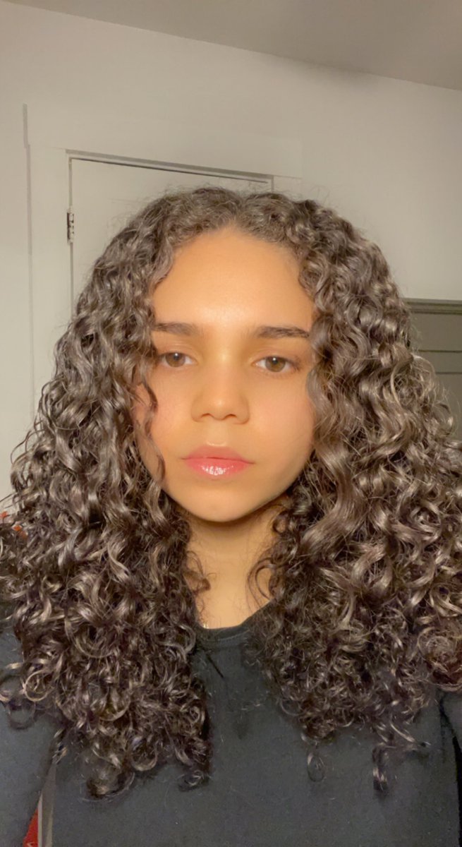 theluzisoff's tweet photo. My curls have come a long way!! https://t.co/VdppcmSjdn