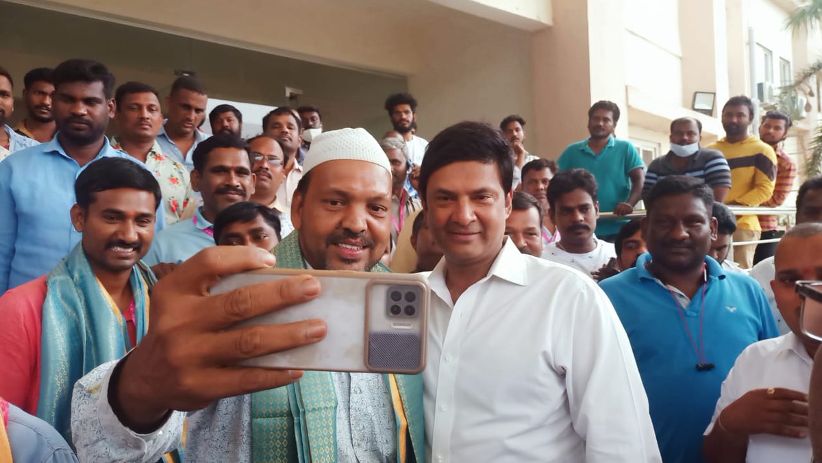 '#FreeMedicalCamp' for Telangana State Taxi Drivers organized at #ArundhatiHospital, Dundigal - provided health check-ups & distributed medicines to the drivers across the state.

#TRSKV Taxi State President, TRSKV MDCL President Prabhakar, other important leaders participated.