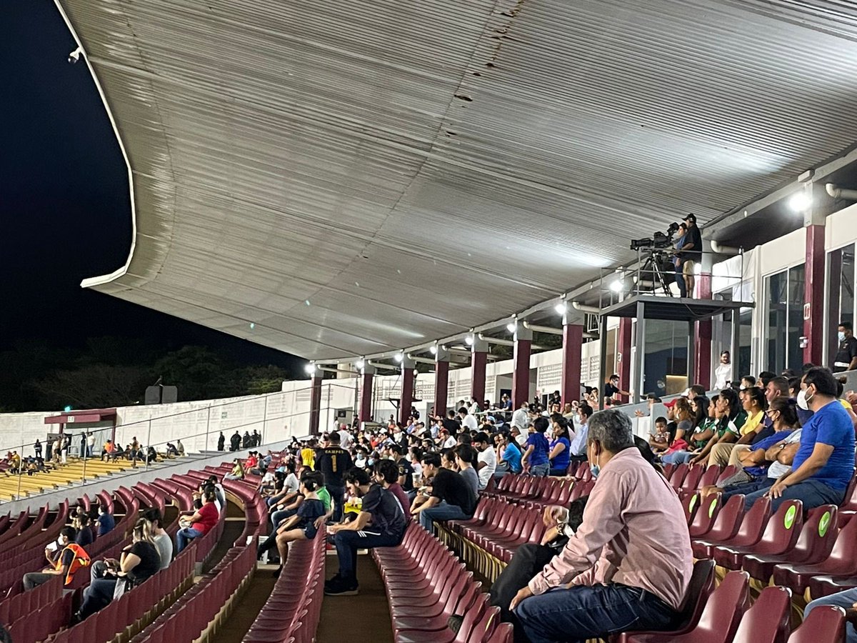 XHVXTabasco's tweet photo. ⚽️#Deportes | @PumasMXTabasco se enfrenta a #CimarronesFC de Sonora desde el Estadio Olímpico de Villahermosa. 

@LigaMXExpansion 

@_injudet  |@Jessyca_Mayo https://t.co/FEjYQudFBZ