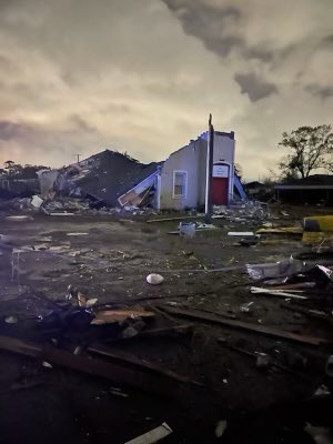 garlandgillen's tweet photo. Damage in Arabi tonight from the tornado. @FOX8NOLA https://t.co/wO4BhY2ljT