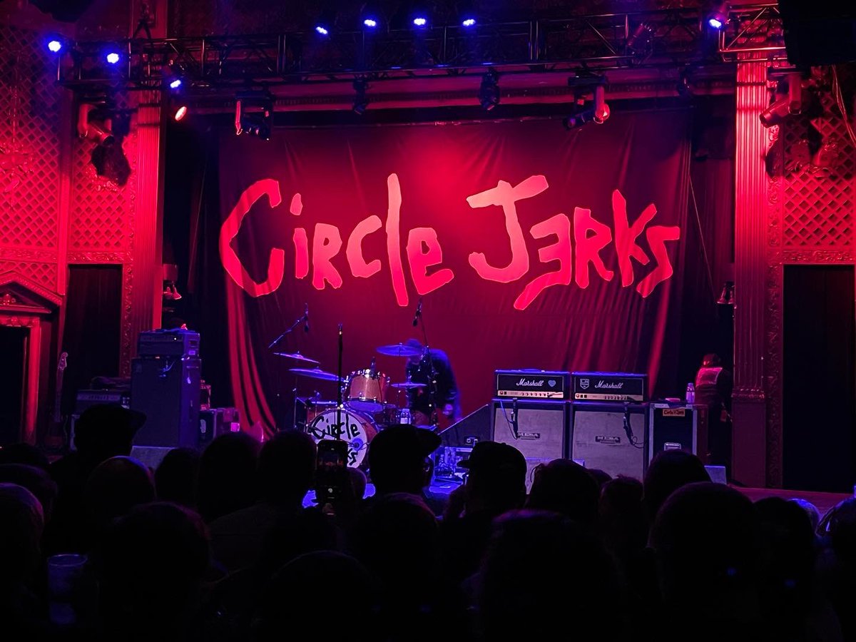 BrnHorShoe's tweet photo. First live concert since September 2019. Circle Jerks and Negative Approach. Sure missed the atmosphere of some great live punk rock music. #circlejerks #keithmorris #greghetson #negativeapproach #johnbrannon #ogdentheatre https://t.co/c6KzbBprf0
