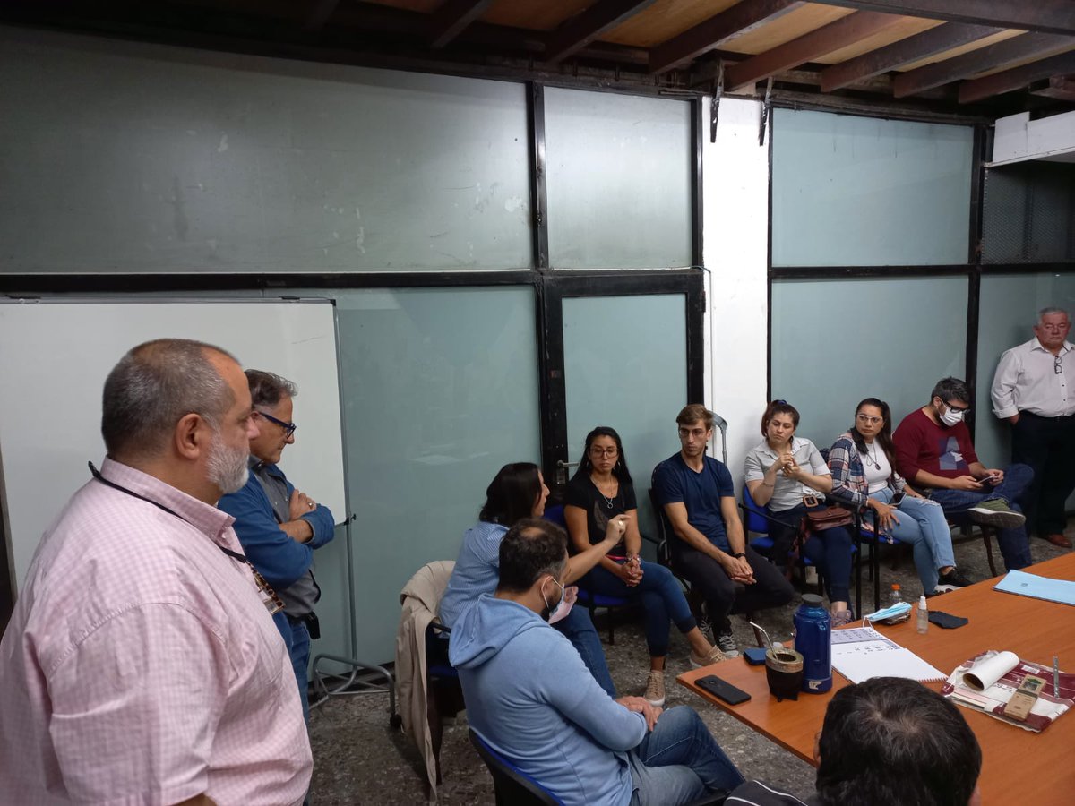 ProQuilmes1's tweet photo. Estamos construyendo una opción para el 2023. La #MesaDeEnlaceEducativa de @JuntosCambioQ trabajando de manera coordinada con los consejeros escolares para diseñando políticas para la educación. https://t.co/sox7XeZseW