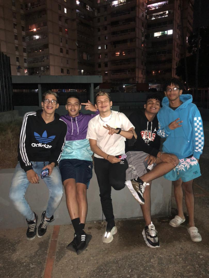 iamRivero_'s tweet photo. No sé que haremos sin ti bro, sin tus ocurrencias sin tus risas y tus buenas vibras que transmitidas al grupo 🖤🤍💔

#JusticiaParaAbrahamGutierrez 
@TarekWiliamSaab 
#Venezuela https://t.co/3nT30S1S0e