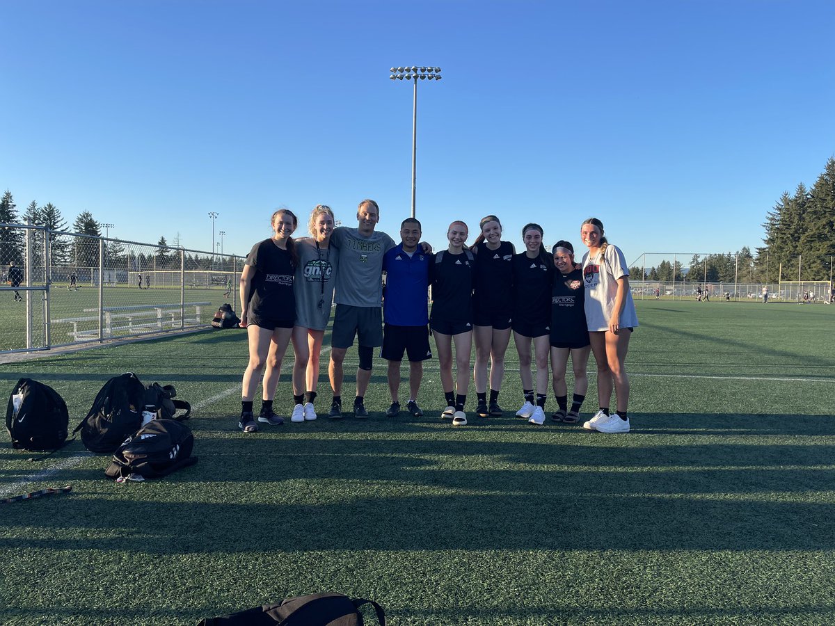 #alumnialert 02s in town for Spring Break training with 06s today.