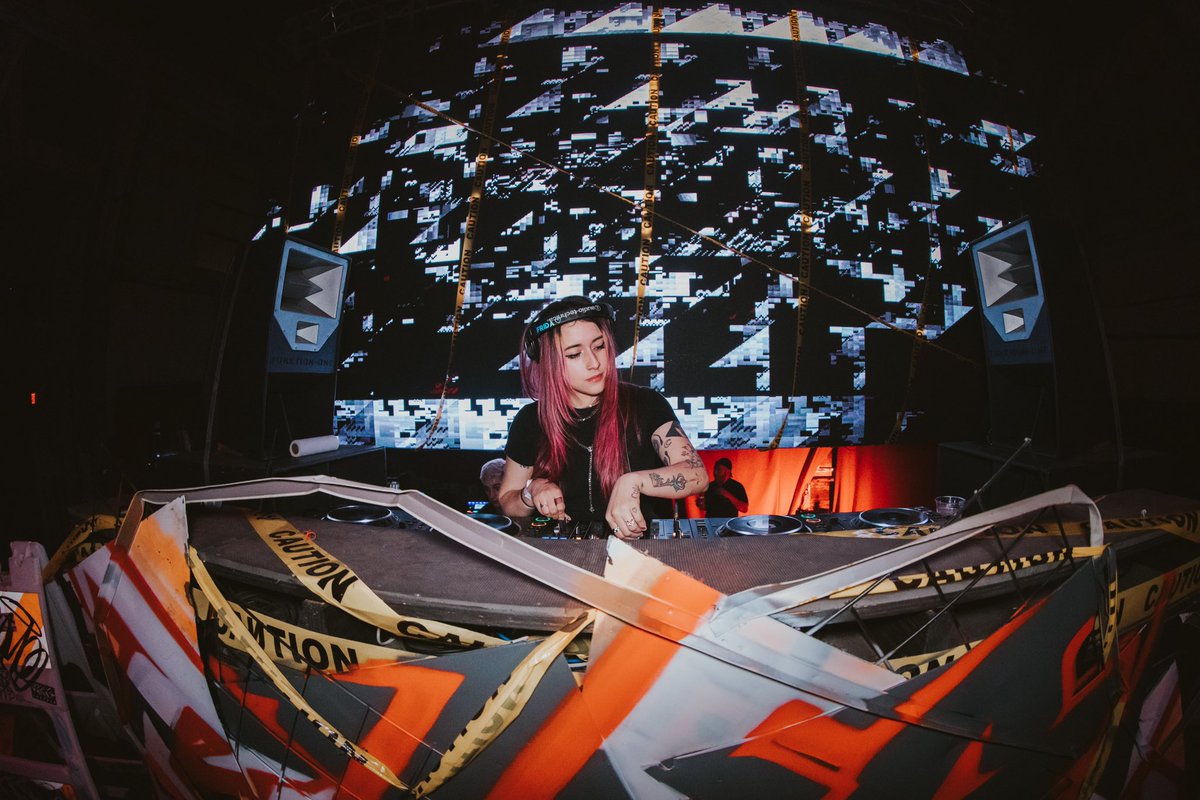 FridaKmusic's tweet photo. another one for the books 🤍 played probably one of my fav sets as direct support for MF malaa in a giant warehouse🥺 tysm portland 💌 here if u need me.

📸 @PhotosByJade

🏰 @North_Warehouse @KQpresents https://t.co/1cTmWPFWwZ