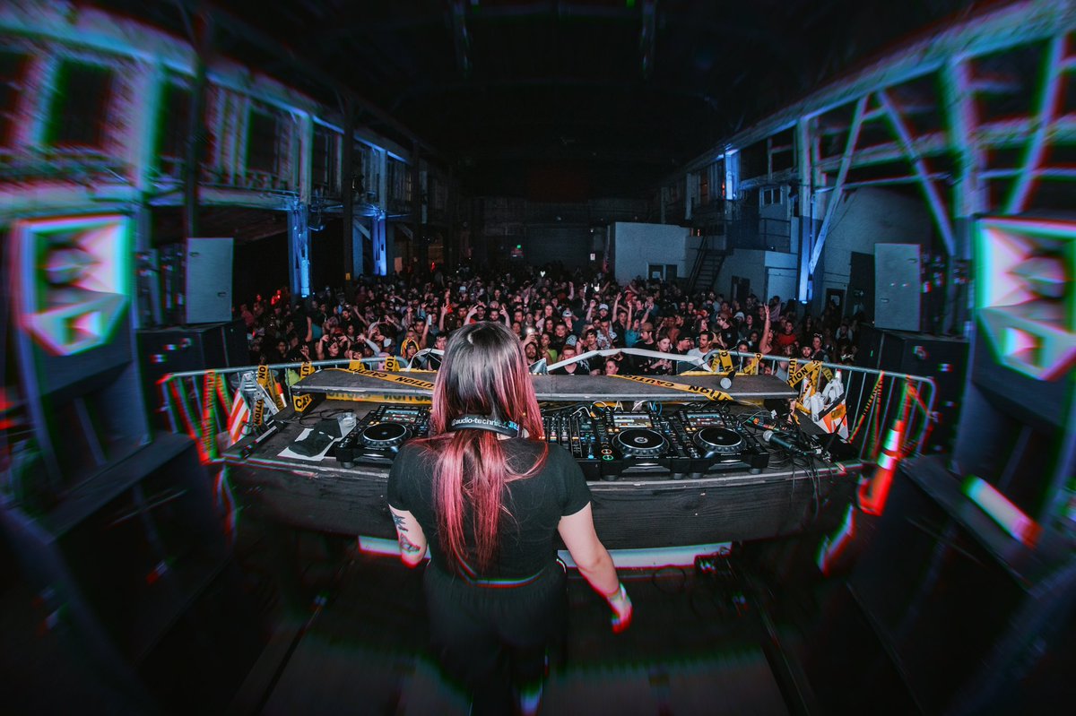 FridaKmusic's tweet photo. another one for the books 🤍 played probably one of my fav sets as direct support for MF malaa in a giant warehouse🥺 tysm portland 💌 here if u need me.

📸 @PhotosByJade

🏰 @North_Warehouse @KQpresents https://t.co/1cTmWPFWwZ