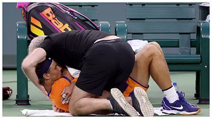 Blanca_Bernal's tweet photo. Estoy leyendo muchísimas críticas hacia una técnica empleada por un fisioterapeuta en una salida a pista para @RafaelNadal 
Posiblemente por haber ejercido ese trabajo durante muchos años en mi etapa en la @WTA y en @WorldPadelTour , tengo que romper una lanza a favor del fisio🧵 https://t.co/iZ0cqKRJAS
