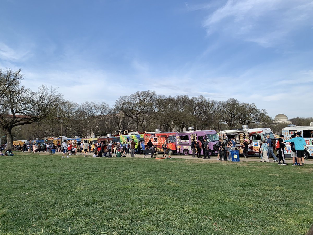 kmsDCbus2's tweet photo. Dinner at the food trucks. Choices!! https://t.co/1Oon6o32m0