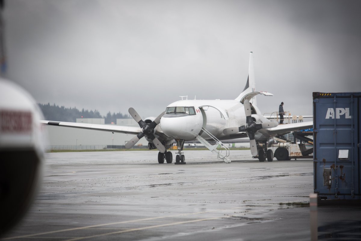 Philm_et_al's tweet photo. and some from around the fence
#AvGeek #sightseeing #CYYJ https://t.co/wxIJiEvgH5